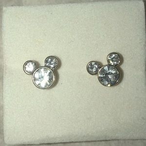 💕Beautiful Mickey Mouse stud earrings💕